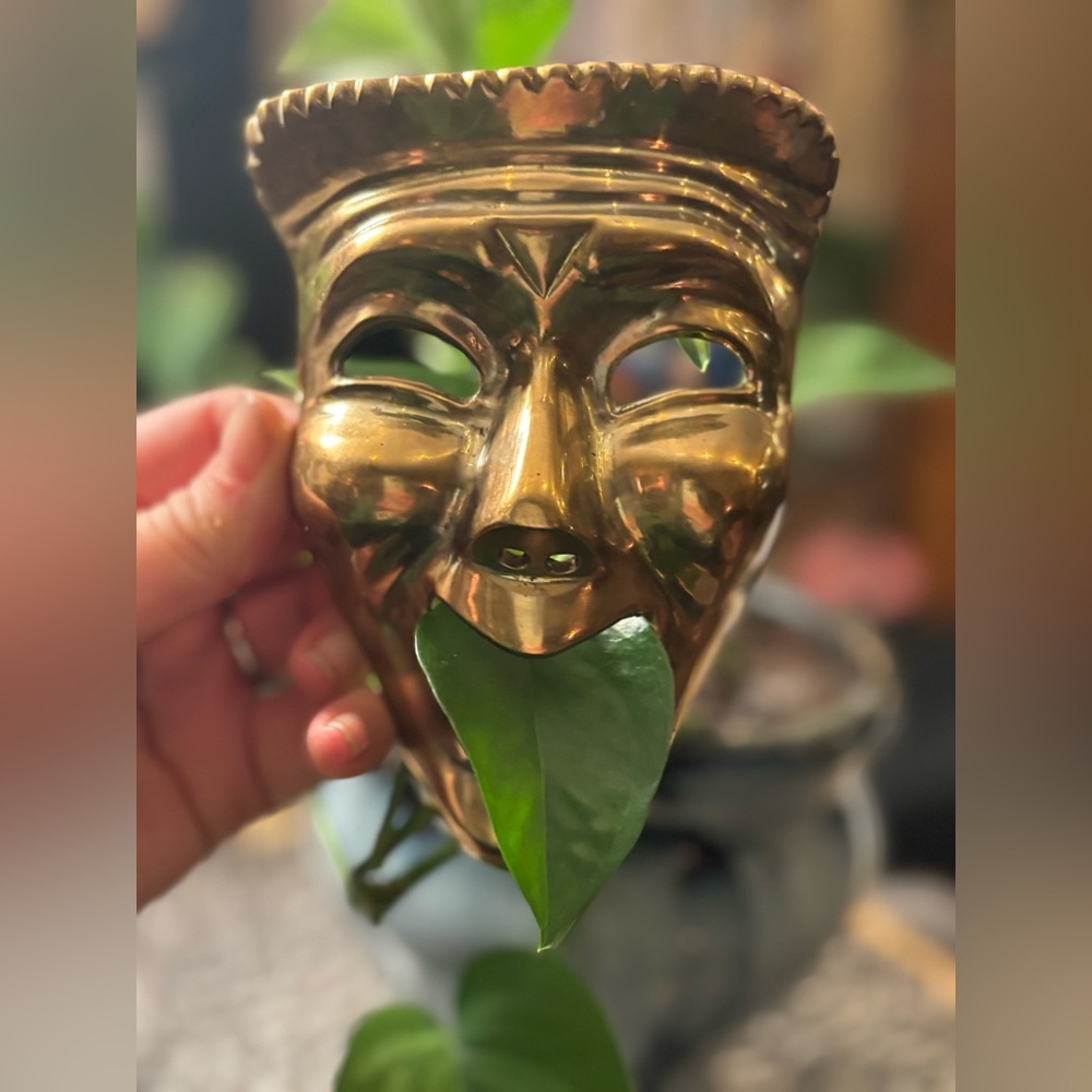 Antique-Style Brass Mask Sculpture Botanical Wall Art 4 Vines, Florals & Altars - Picture 9 of 14